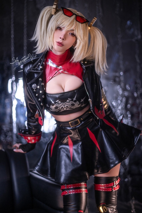 《漫威争锋》灵蝶超美COS 完美曲线让人一览无遗