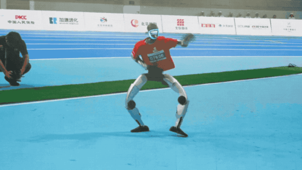 中国足球还是靠机器人吧！首届机器人运动会闭幕：票价终究保守了